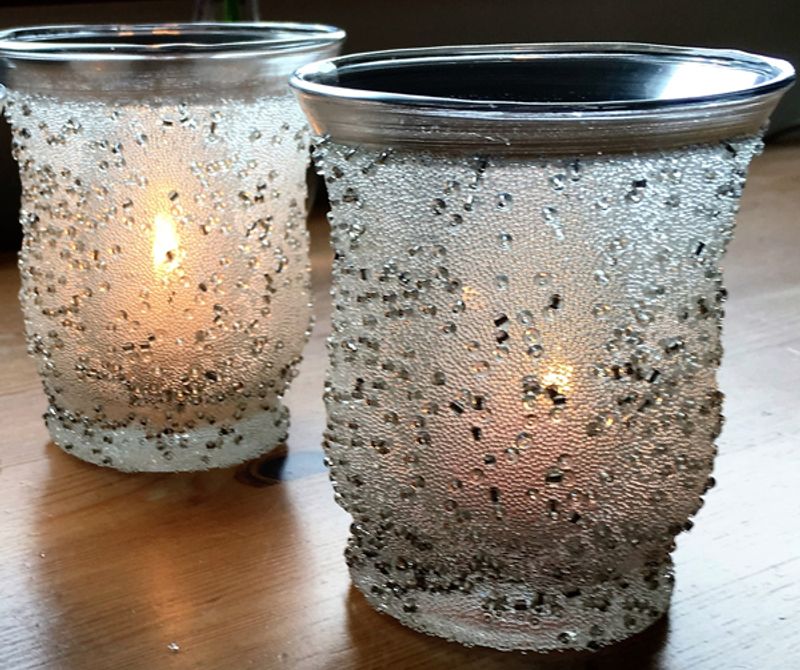 Telysglass frostet sølv, med perlepynt, lite.