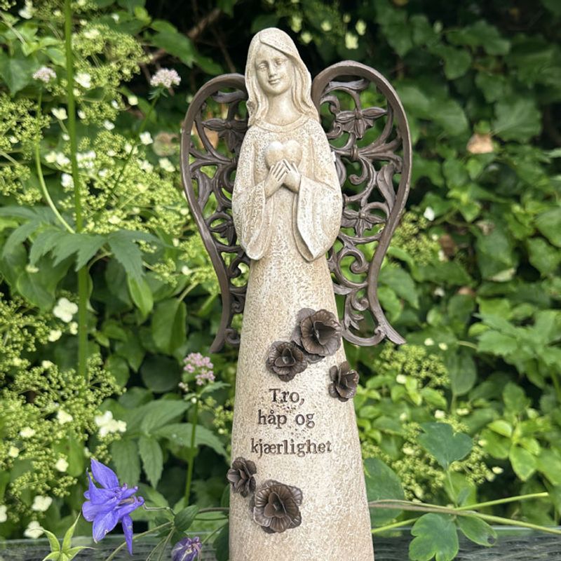 Engel, med tekst Tro, Håp og Kjærlighet.