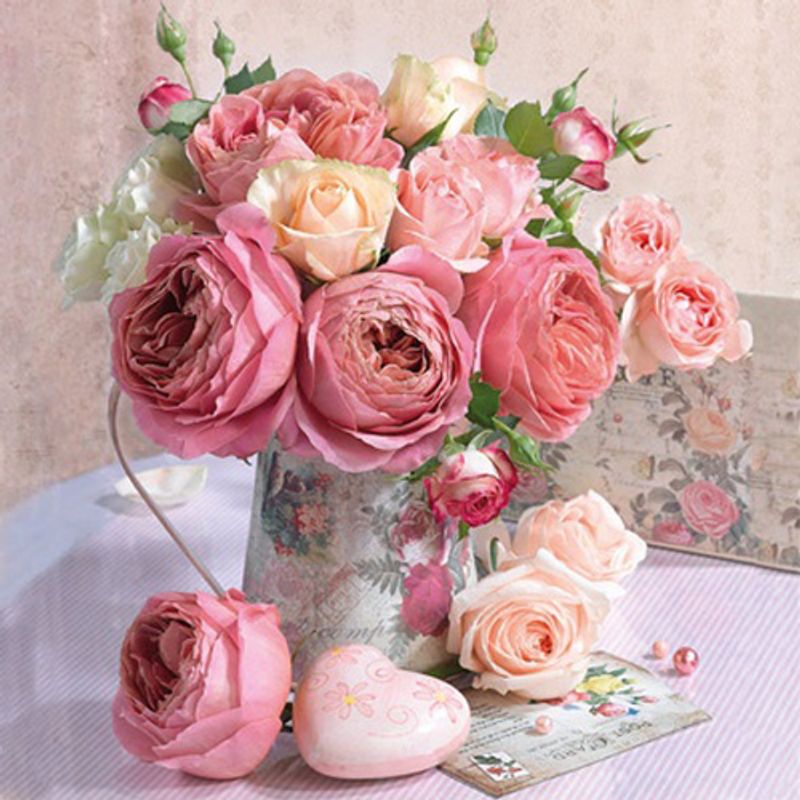 Lunsj serviett. Rosa blomster i vase.