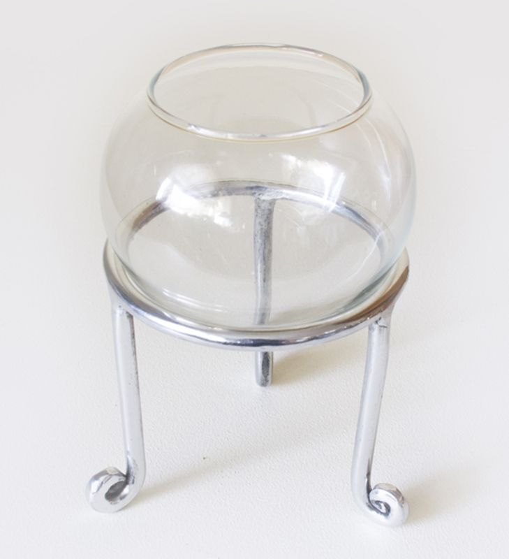 Telysholder, glassbolle, på sølv/metall stativ.