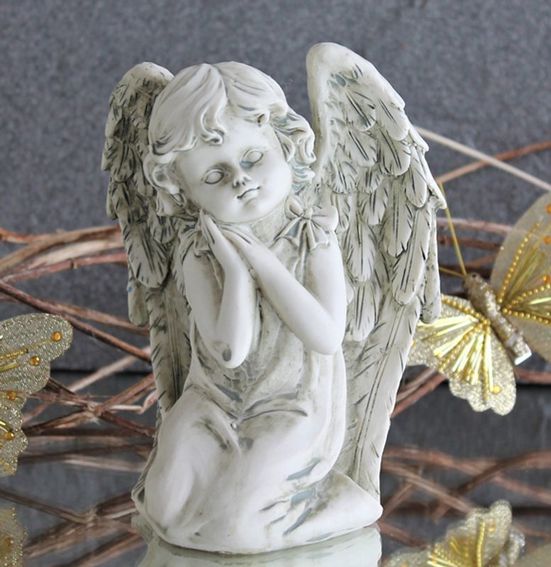 Englefigur på kne, medium, polystone.