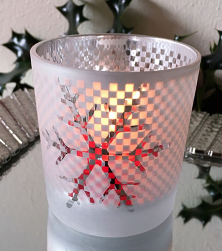 Telysglass, sølvrutet, med snøstjerne motiv.