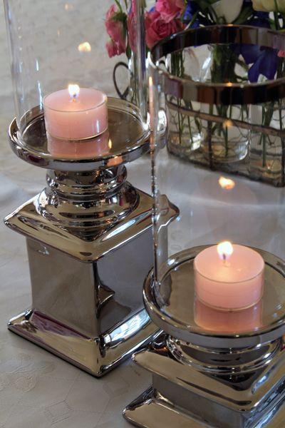 Lysestake, liten sølvfarget keramikk, med glass.