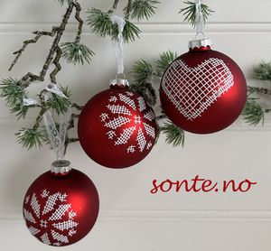 Hovedbilde Julekule, r&oslash;d, hjertepyntet ...